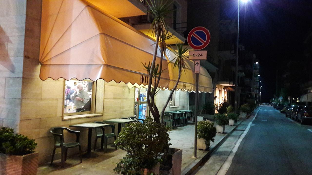 Hotel Fortuna San Bartolomeo Al Mare Exterior photo