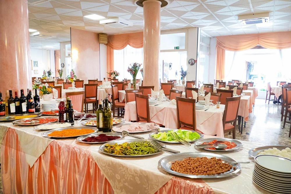 Hotel Fortuna San Bartolomeo Al Mare Exterior photo